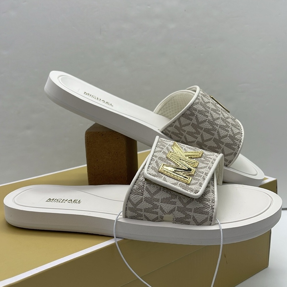 MICHAEL KORS Palmer Signature Logo Slide Sanda
Vanilla 
NWT - Picture 10 of 16